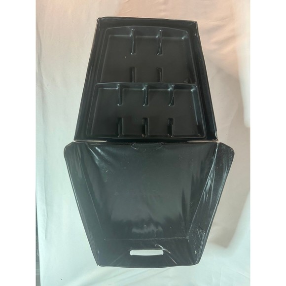 Batman: The Animated Series Vintage 12-Figure Action Figure Collector’s Case - Picture 6 of 7